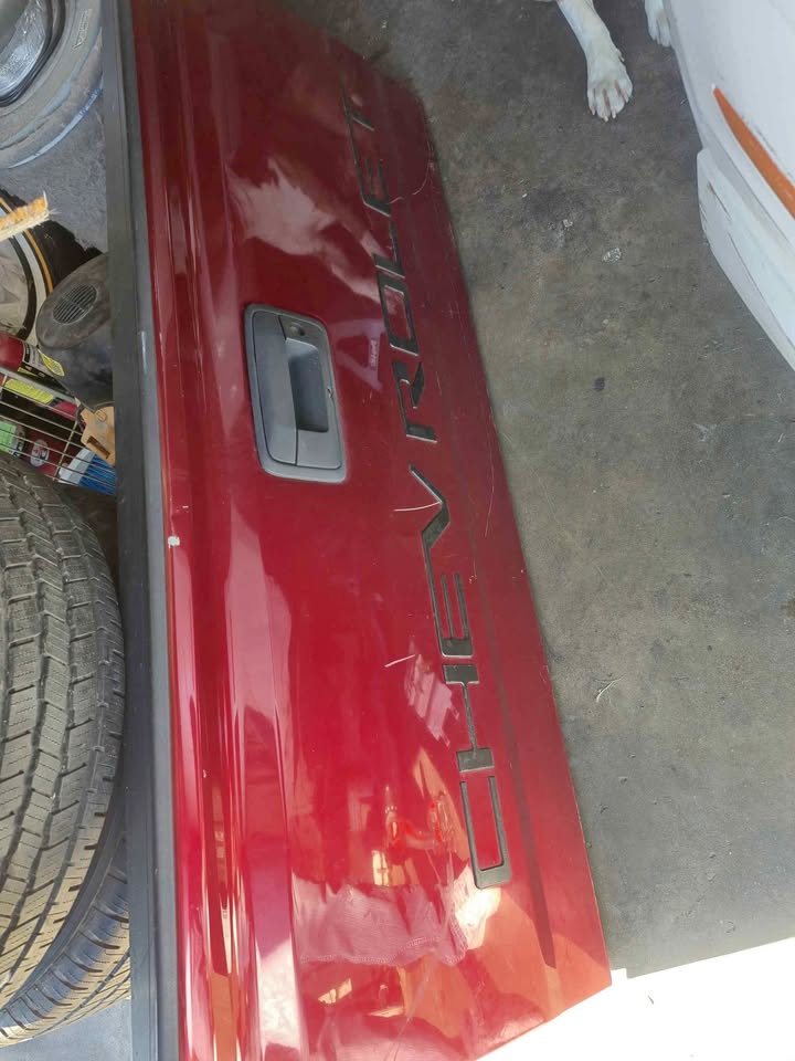 2014-2018 Chevy Silverado Tailgate with Backup Camera