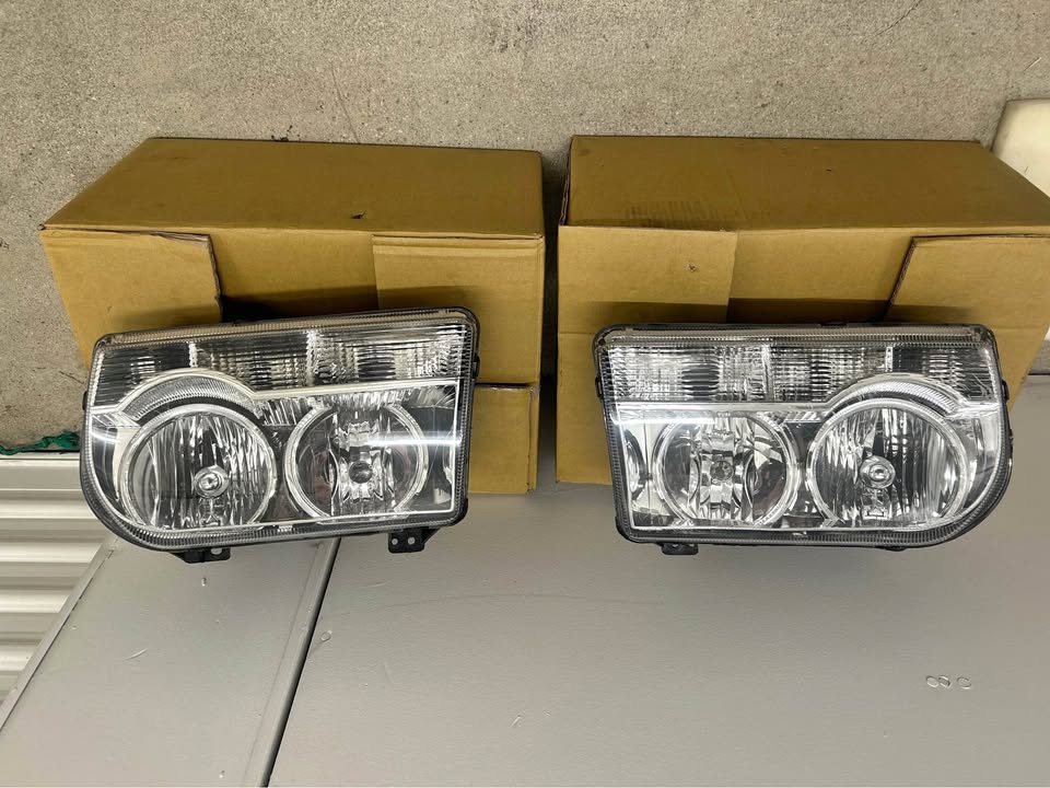 Chrysler 300 Headlights - Pair (2005-2010, Base 300 Only)