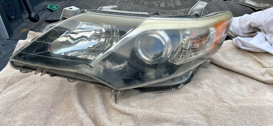 2012-2015 Toyota Camry Driver Side Headlight