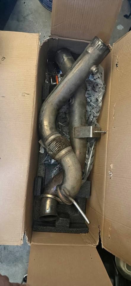 Mishimoto catted downpipe mustang 2.3