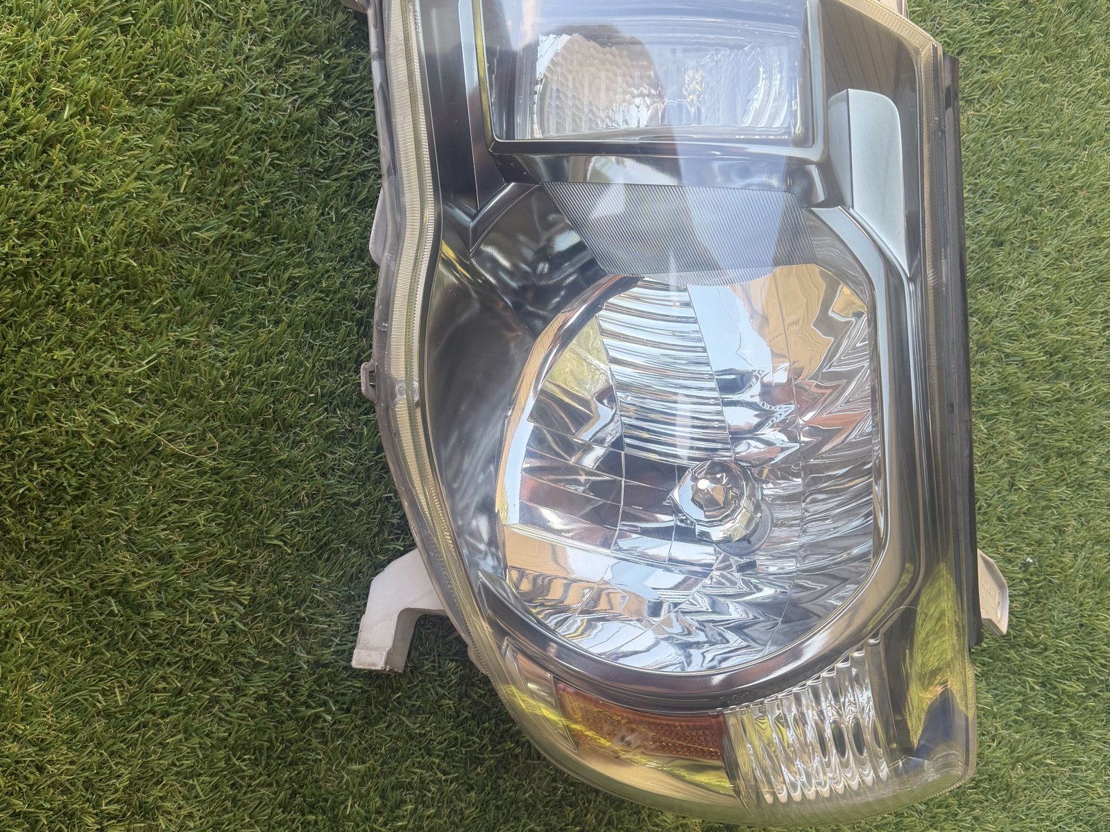 2005-2011 Toyota Tacoma Headlight Driver Side