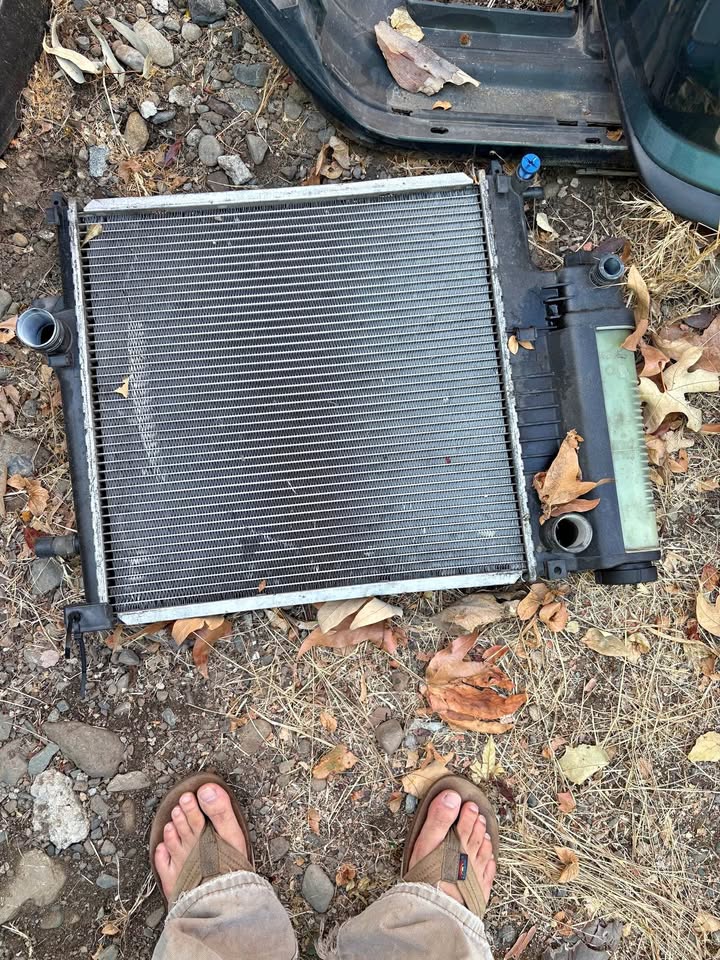 E36 4 cyl radiator and expansion tank
