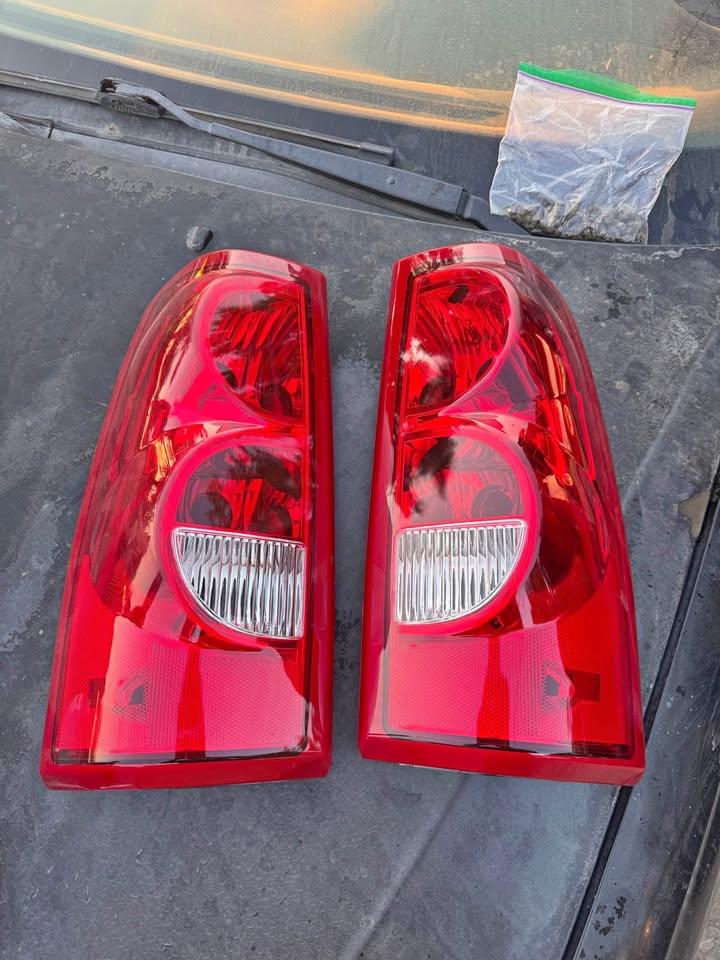 Oem silverado/ sierra taillights
