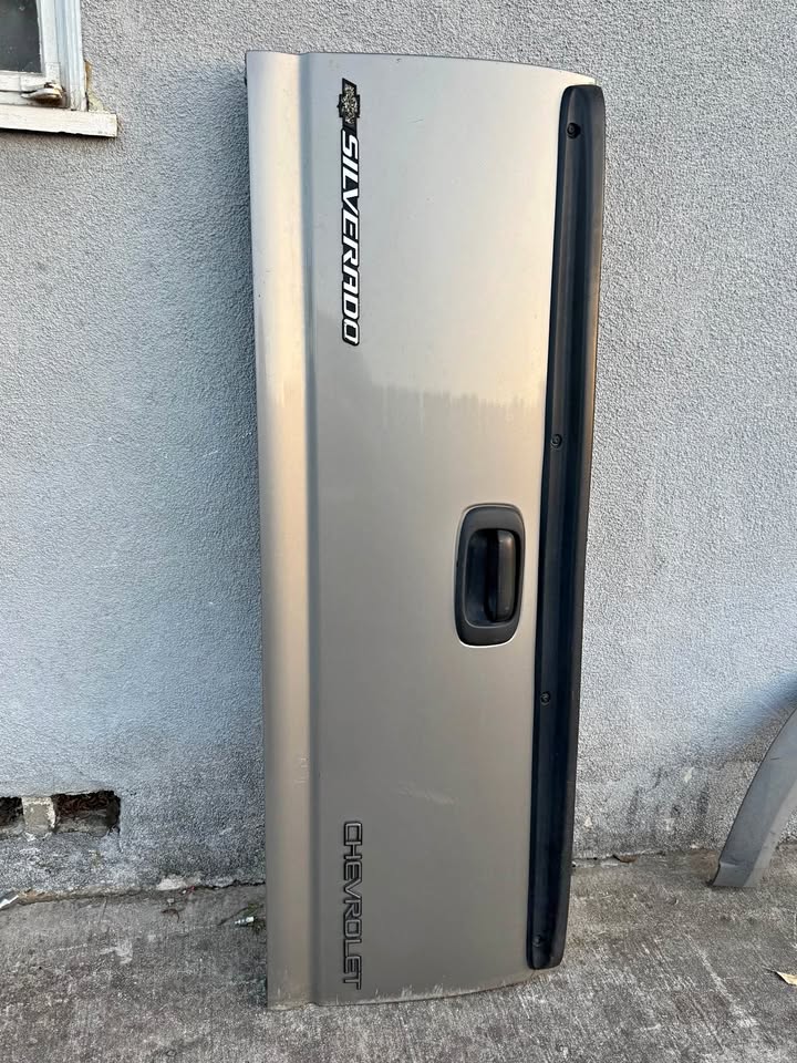 2000-2006 Chevrolet Silverado Tailgate