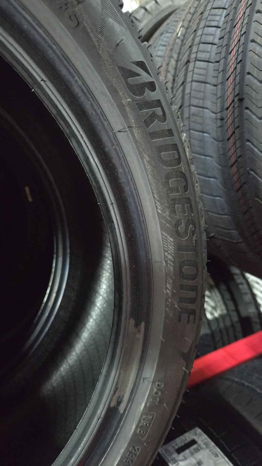 235/40/18 Bridgestone 4 New Tires With Installation