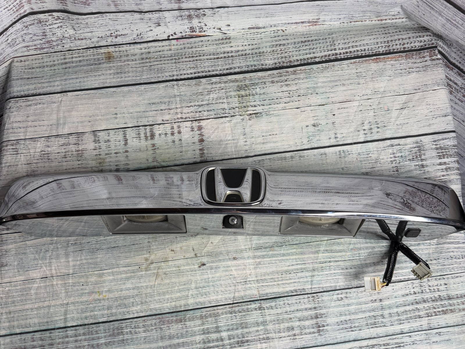 2009-2011 Honda Pilot Rear Liftgate Chrome Garnish Trim Camera OEM 74890-SZA