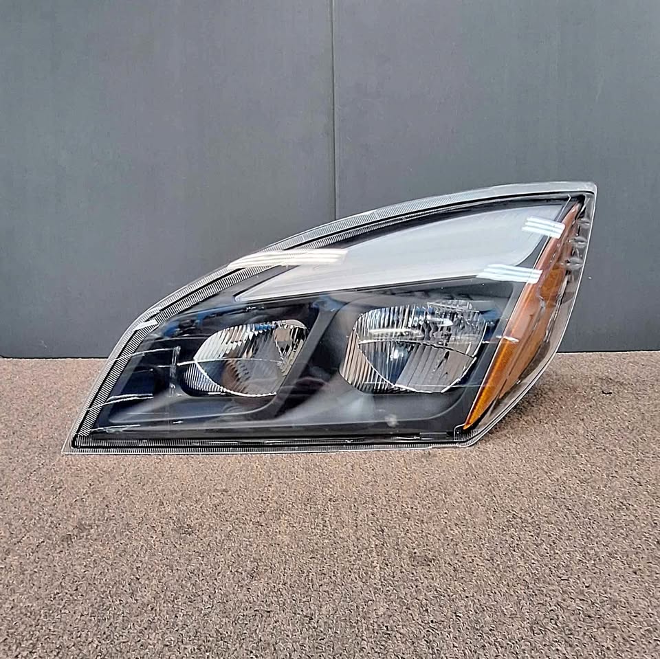 2018-2024 Freightliner Cascadia LED Headlight used
