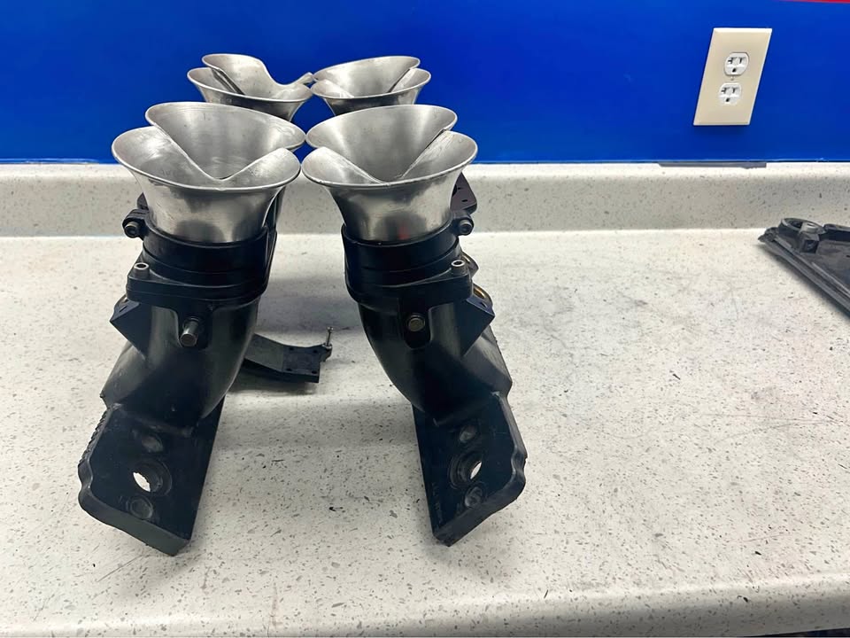 Kinsler injector 2 1/2 inch manifold only fit small block Chevy no barrel valve no nozzles no lines